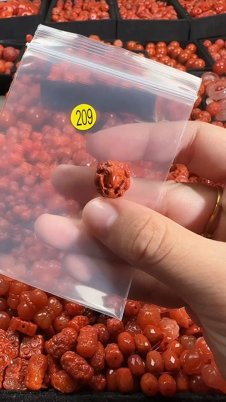 颈饰未镶嵌南红玛瑙1