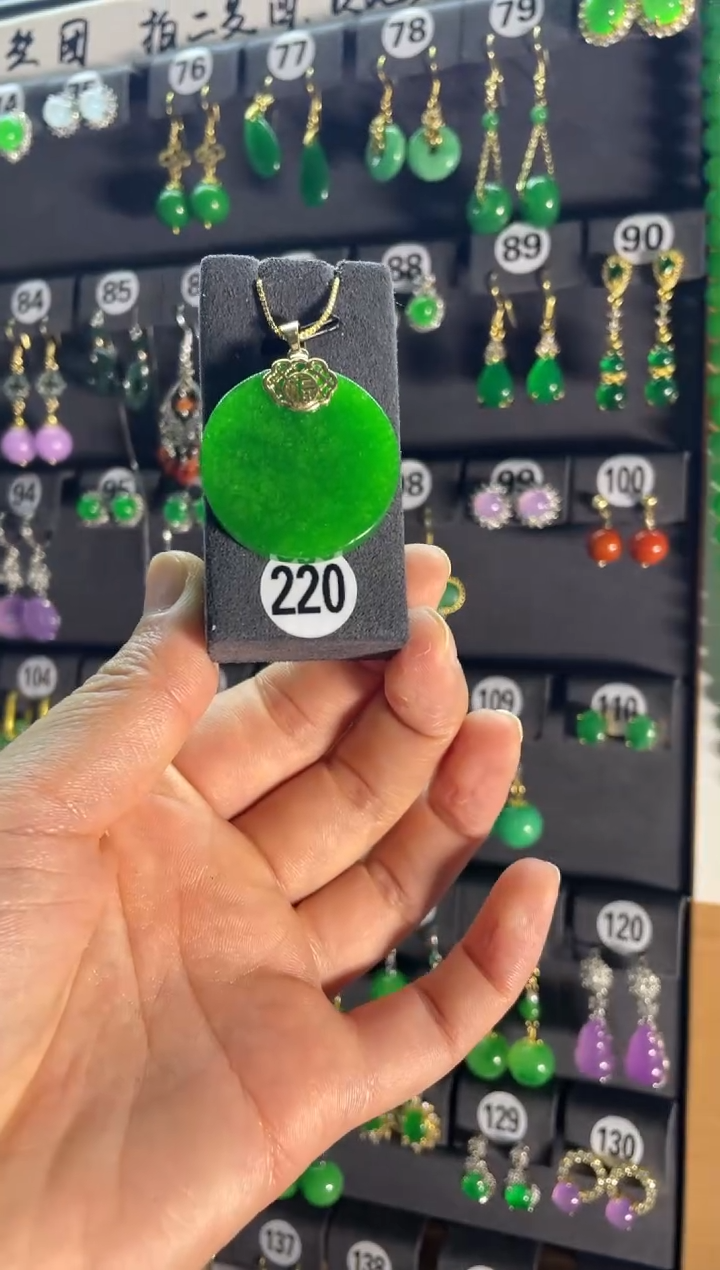 【闪购商品】翡翠耳饰银S925镶嵌2220...