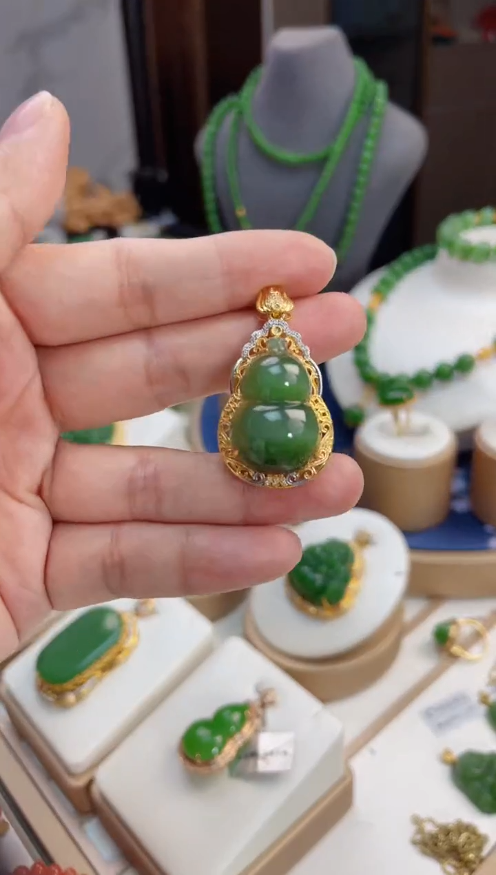 【闪购商品】和田玉吊坠18K金镶嵌猫眼葫芦