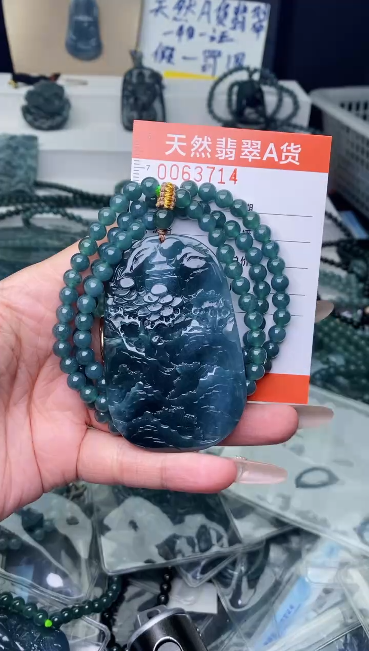 【闪购商品】翡翠颈饰未镶嵌··········