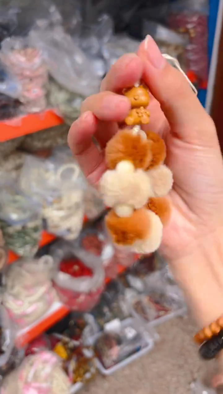 吊坠菩提根/象牙果毛毛手机链