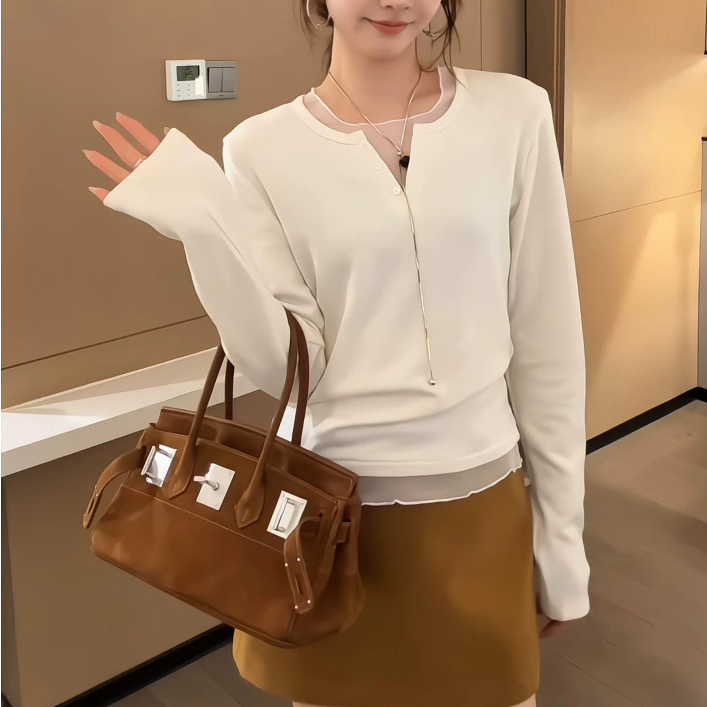 新款时尚百搭女装打底衫女内搭可外穿洋气高贵上衣独特漂亮假两件