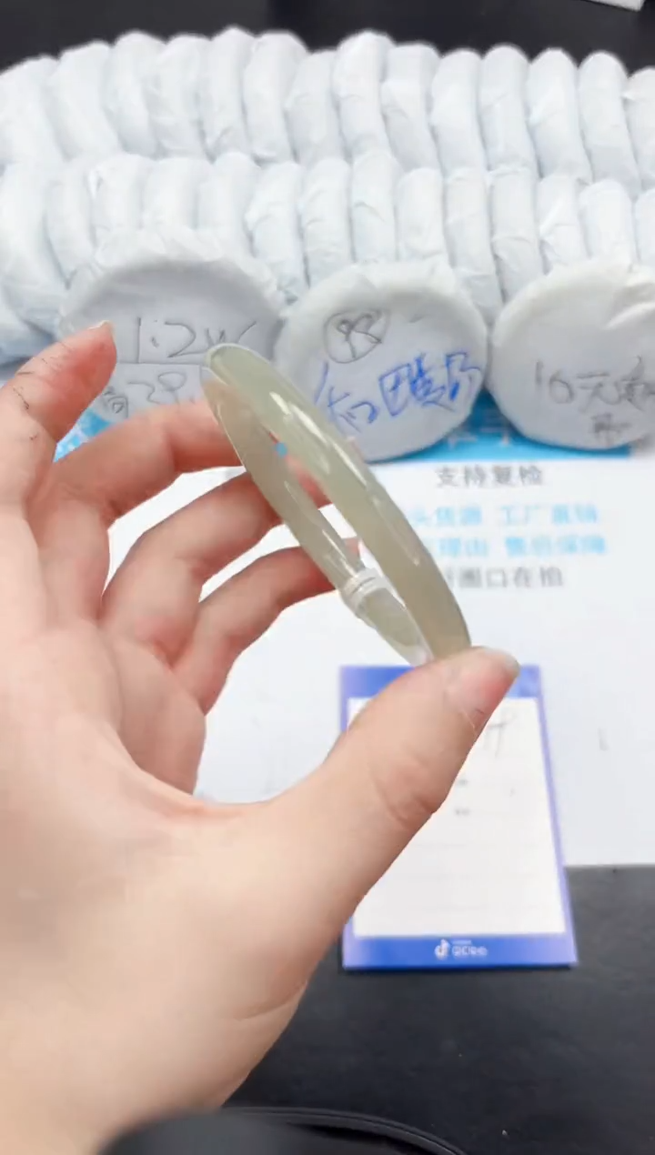 【闪购商品】石英质玉手镯未镶嵌349-59.7