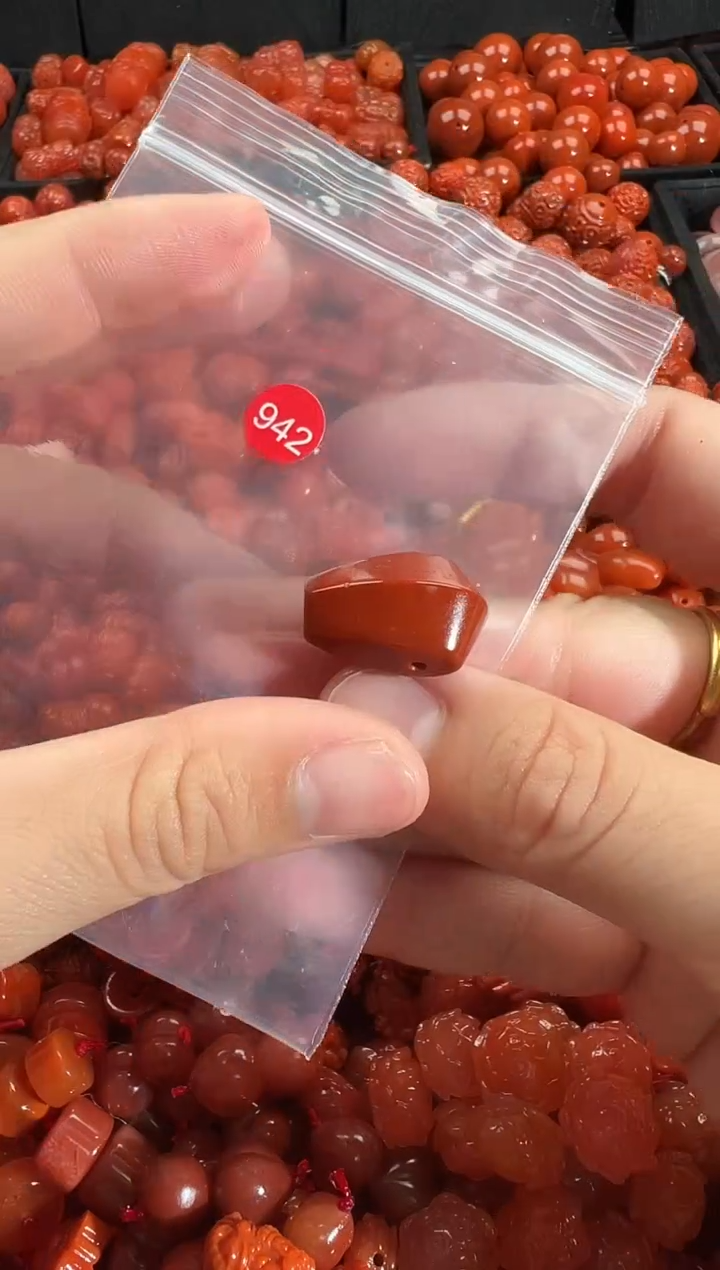 颈饰未镶嵌南红玛瑙1