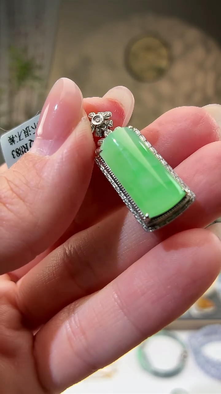 吊坠(不含链)18K金镶嵌翡翠无事牌