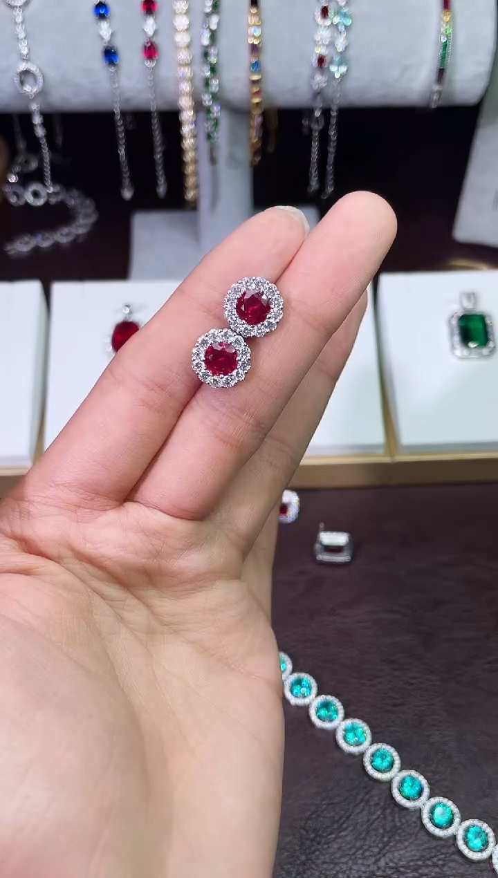 足铂镶嵌合成（培育）红宝石耳饰红宝耳钉