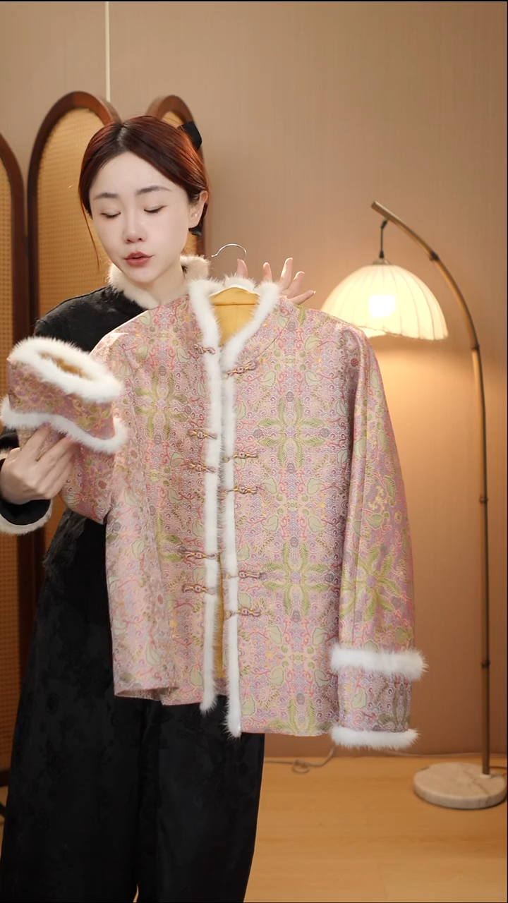 彩玲宝相夹棉外套  