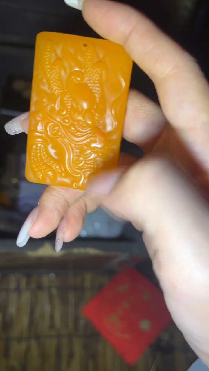 未镶嵌和田玉（黄玉）把件闪购高端商品链接