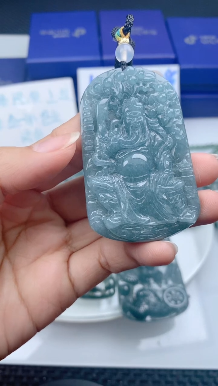 翡翠未镶嵌颈饰 