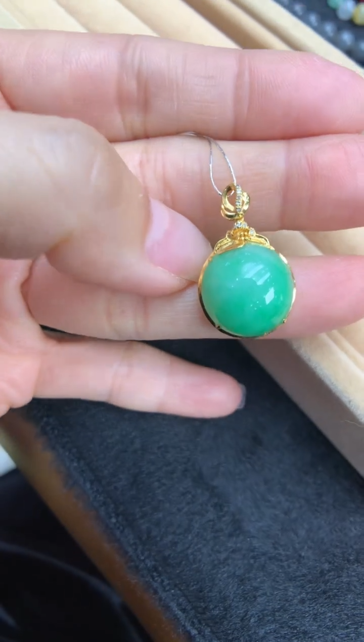 【闪购商品】翡翠颈饰18K金镶嵌蛋面