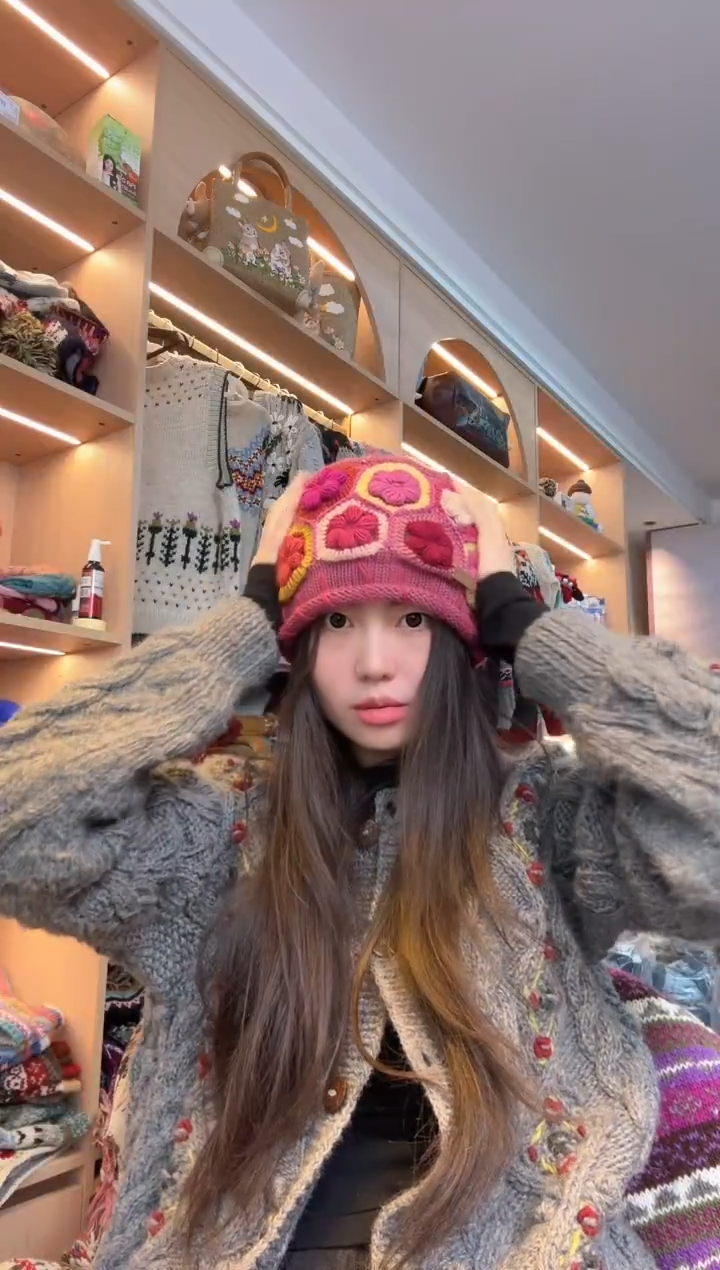 羊毛粉色勾花帽  