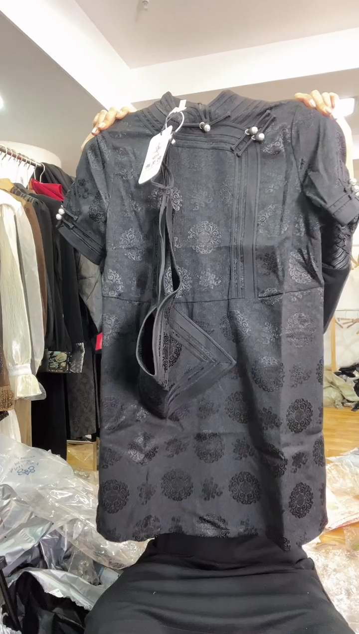 连衣裙       L码        105-115斤