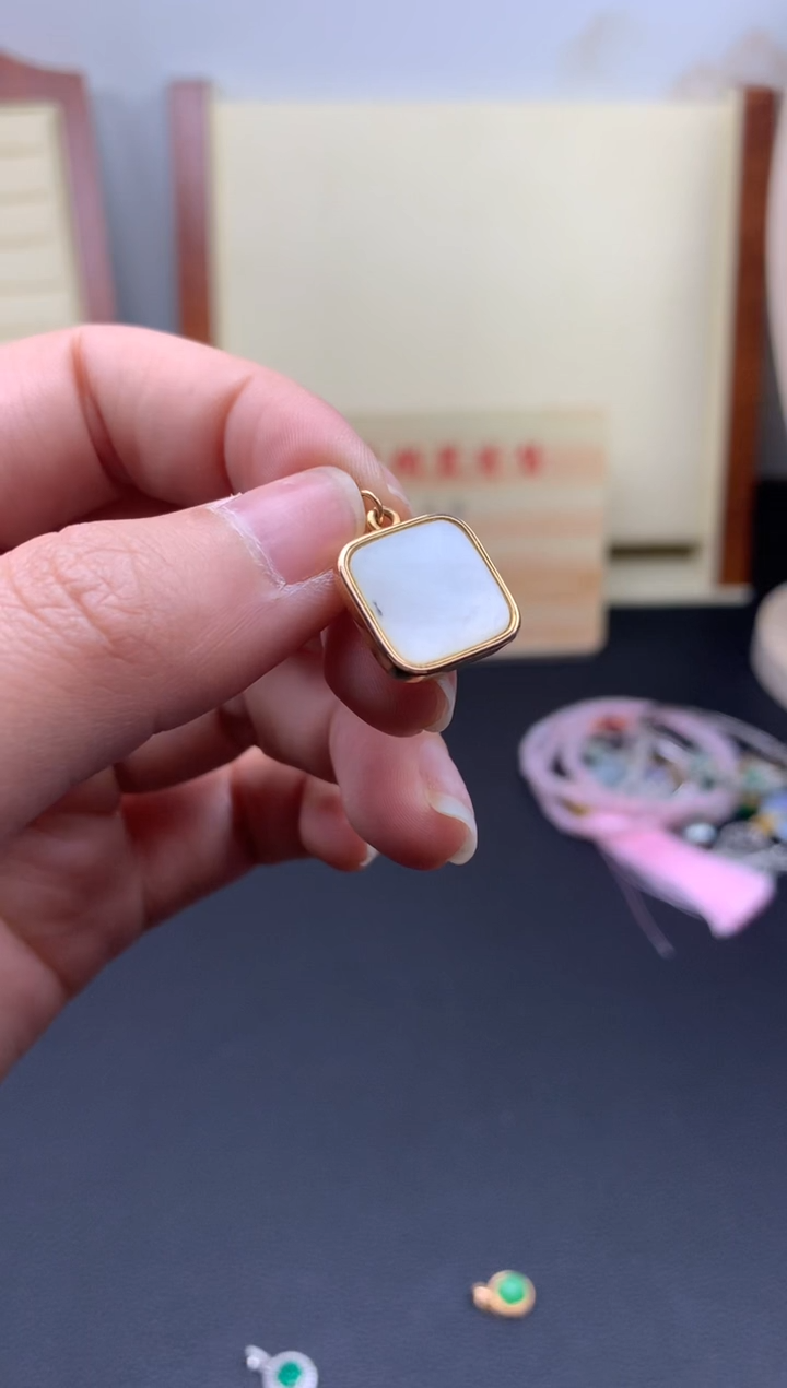 【闪购商品】18K金吊坠(不含链)///////