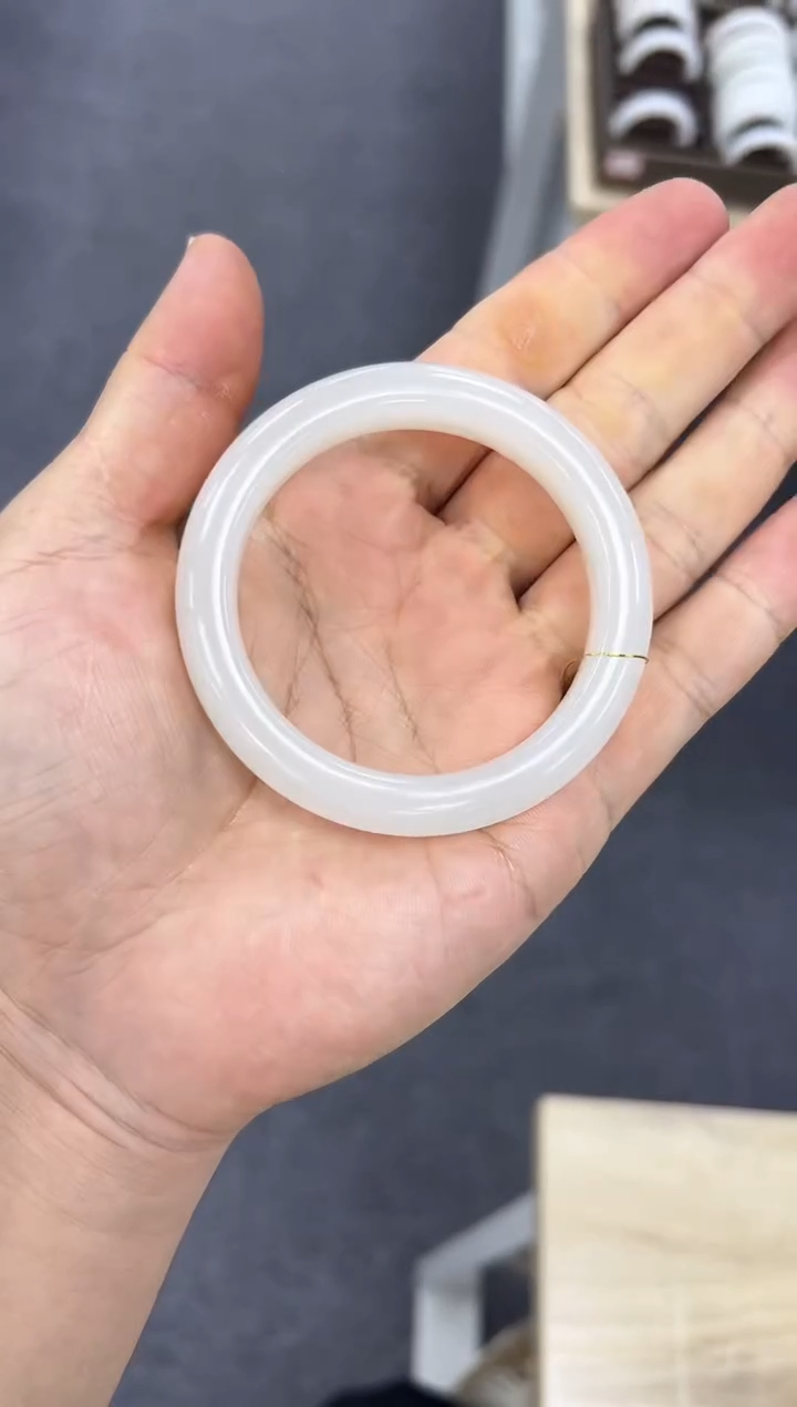 【闪购商品】和田玉手镯未镶嵌54  108