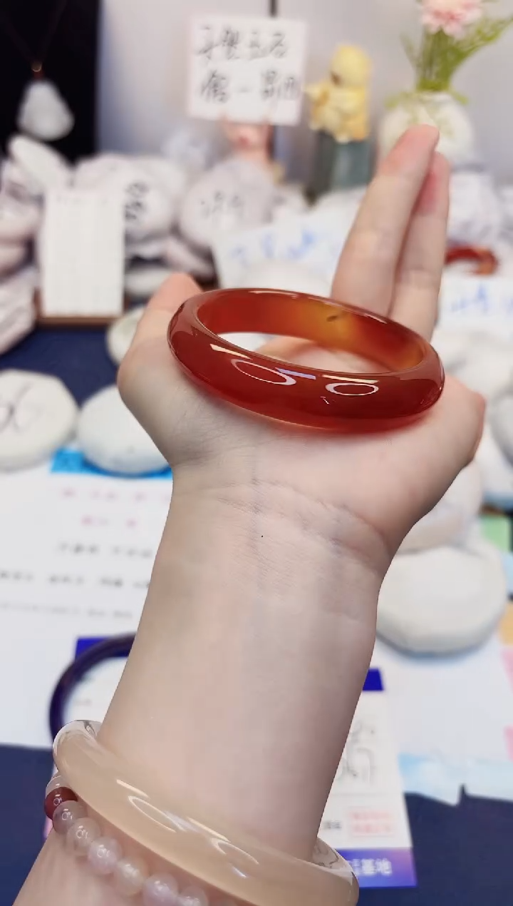 【闪购商品】石英质玉手镯未镶嵌365-玛瑙-圈口56