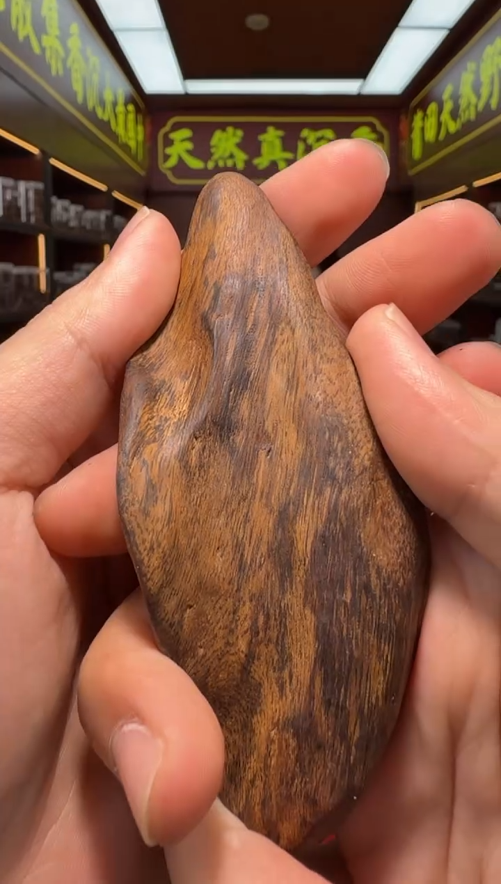 沉香吊坠78号达拉干黑油格