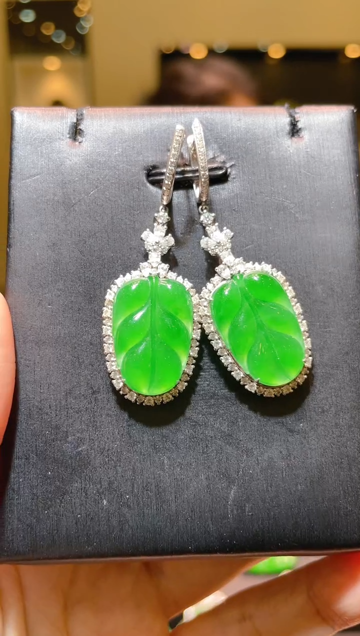 【闪购商品】翡翠吊坠(不含链)18K金镶嵌A47