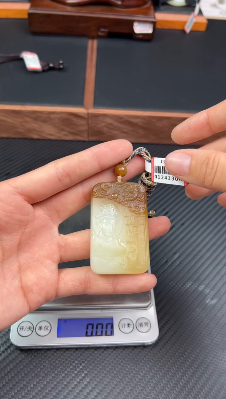 【闪购商品】和田玉吊坠(赠链)未镶嵌且末金山微色差