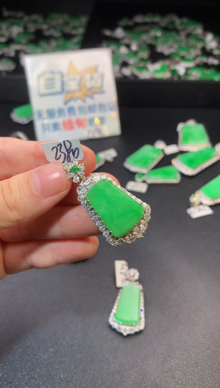 翡翠未镶嵌颈饰翡翠