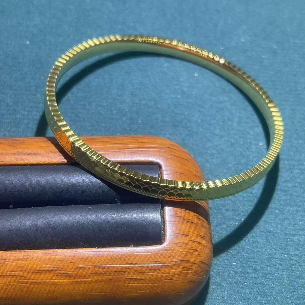 s8946黄色龙鳞手镯多样性发货