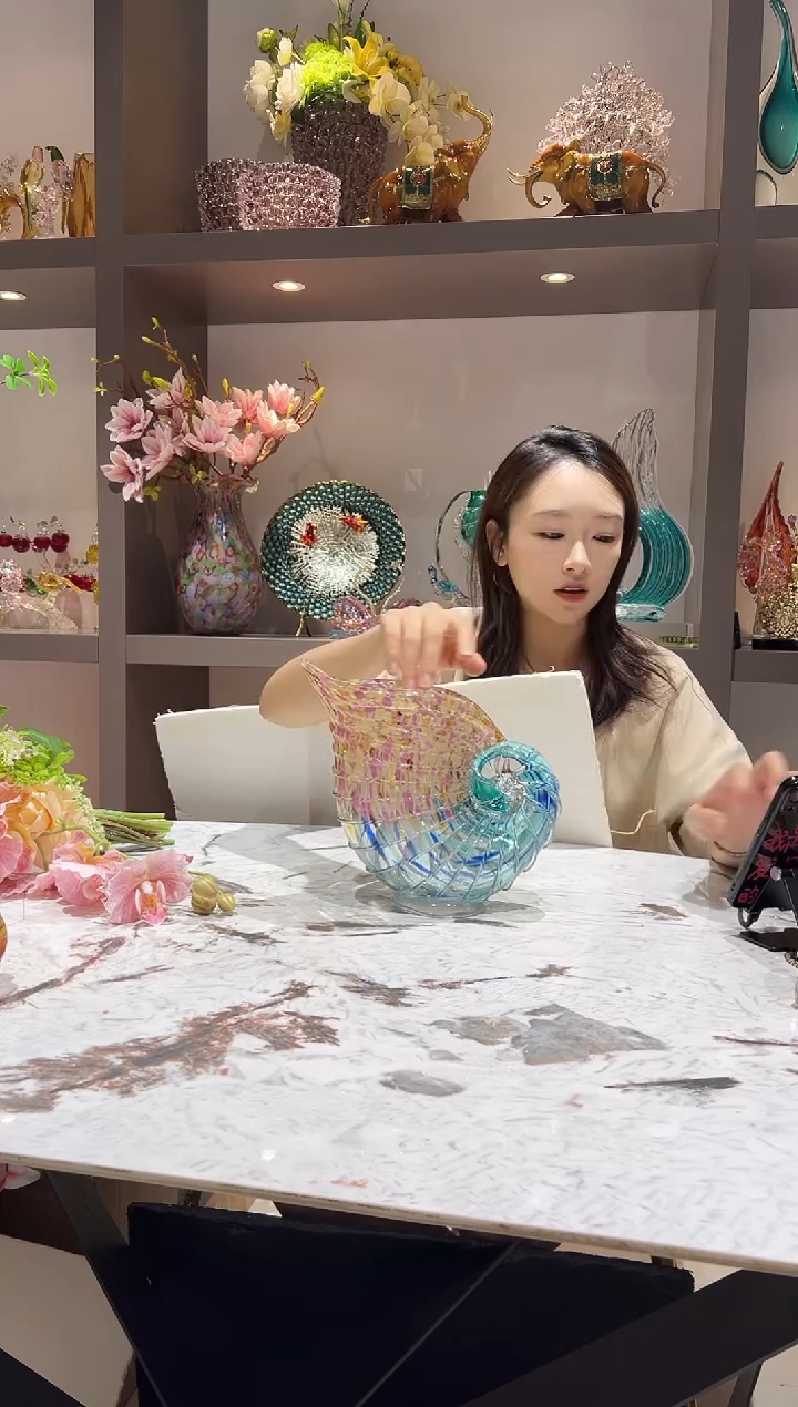 炫彩波点海螺摆件