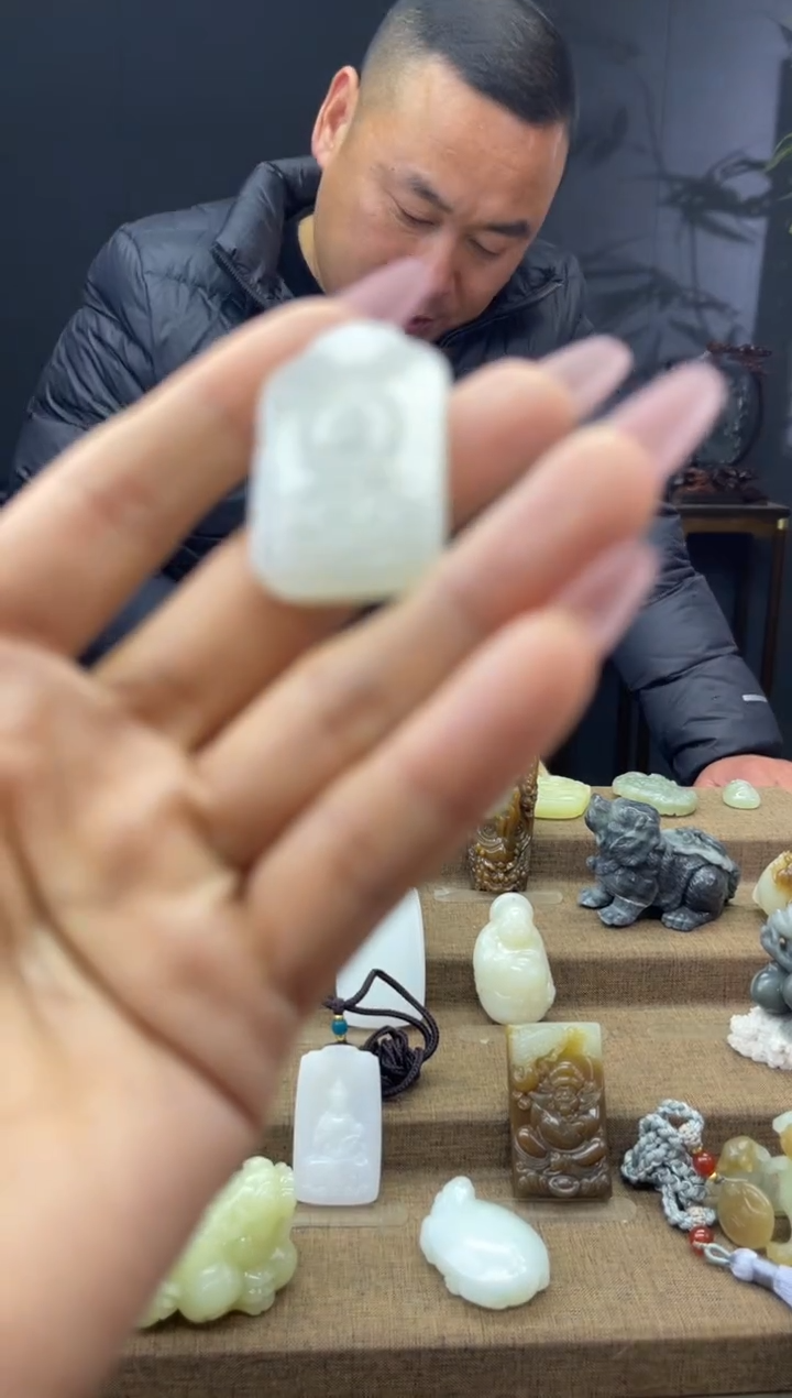 颈饰未镶嵌和田玉1