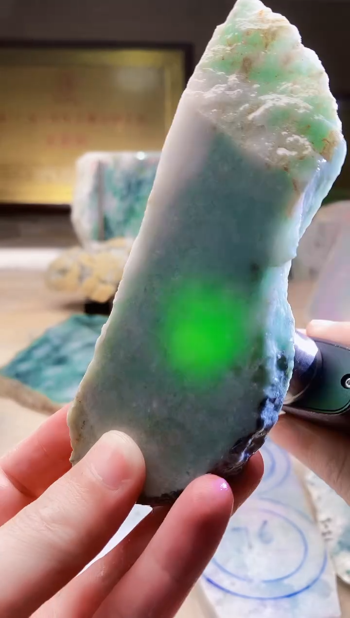 翡翠挂件未镶嵌A货张麦4142