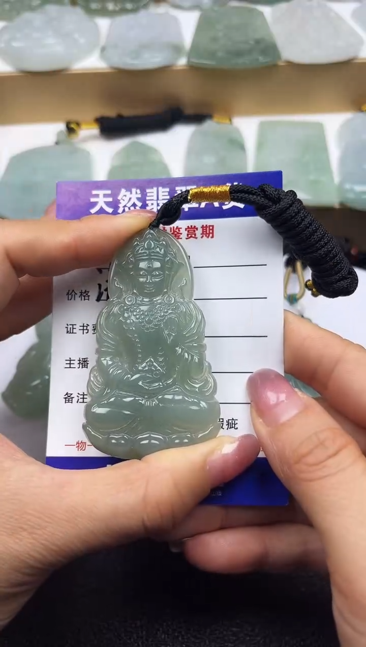 颈饰未镶嵌翡翠  