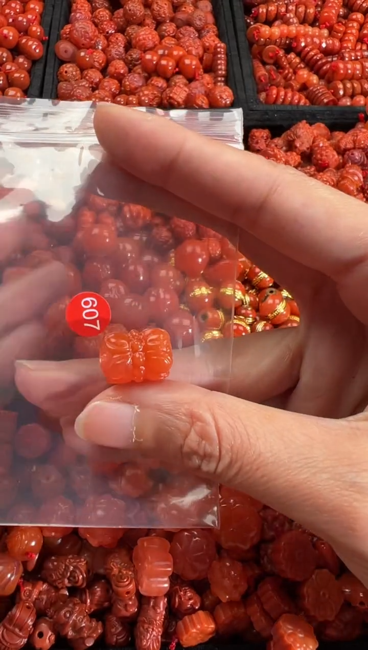 【闪购商品】南红玛瑙未镶嵌颈饰1