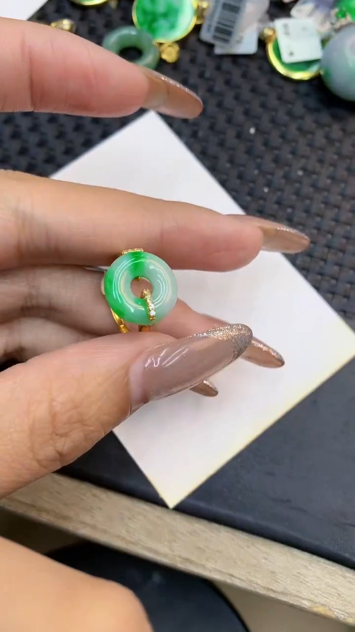 颈饰未镶嵌翡翠1