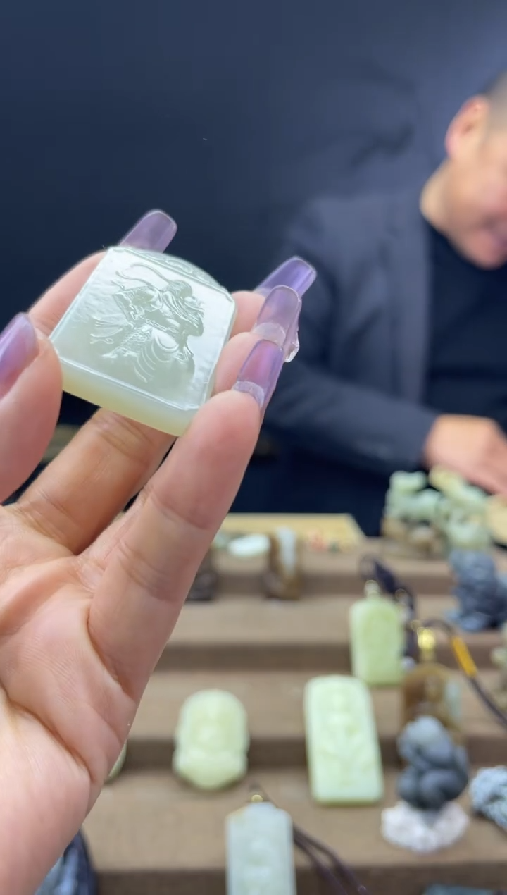 颈饰未镶嵌和田玉1