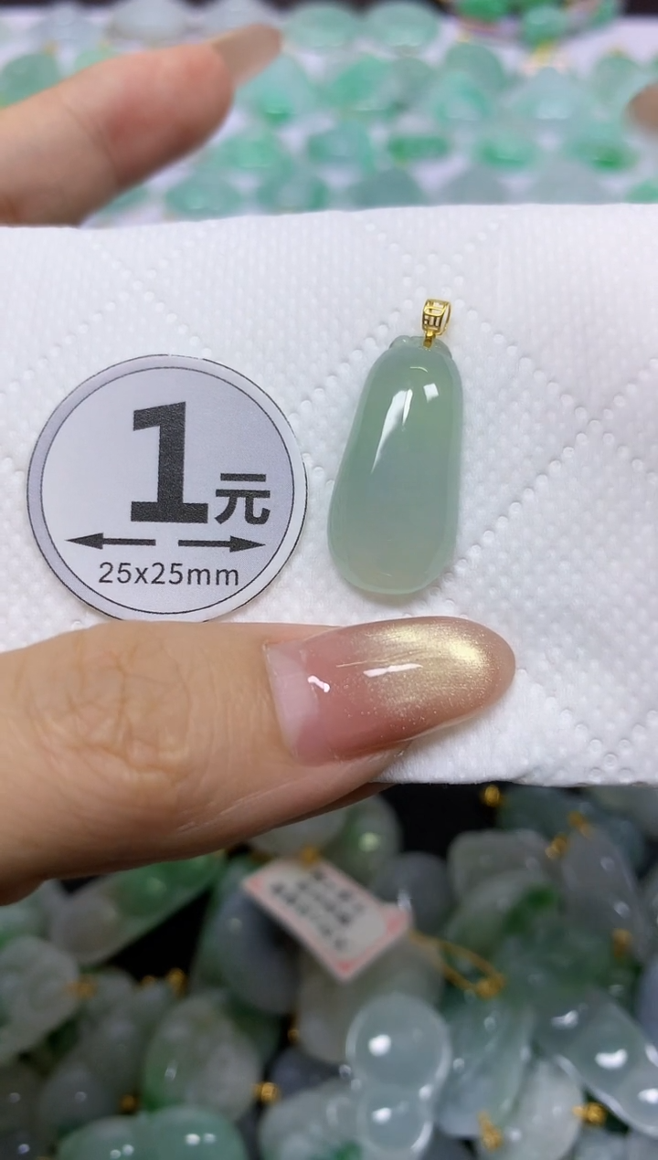 颈饰18K金镶嵌翡翠天然翡翠A货