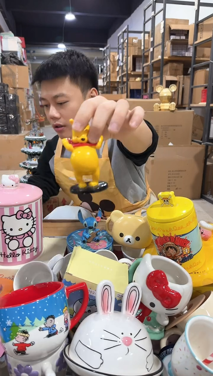 瓷片大肚子维尼小摆件 树脂