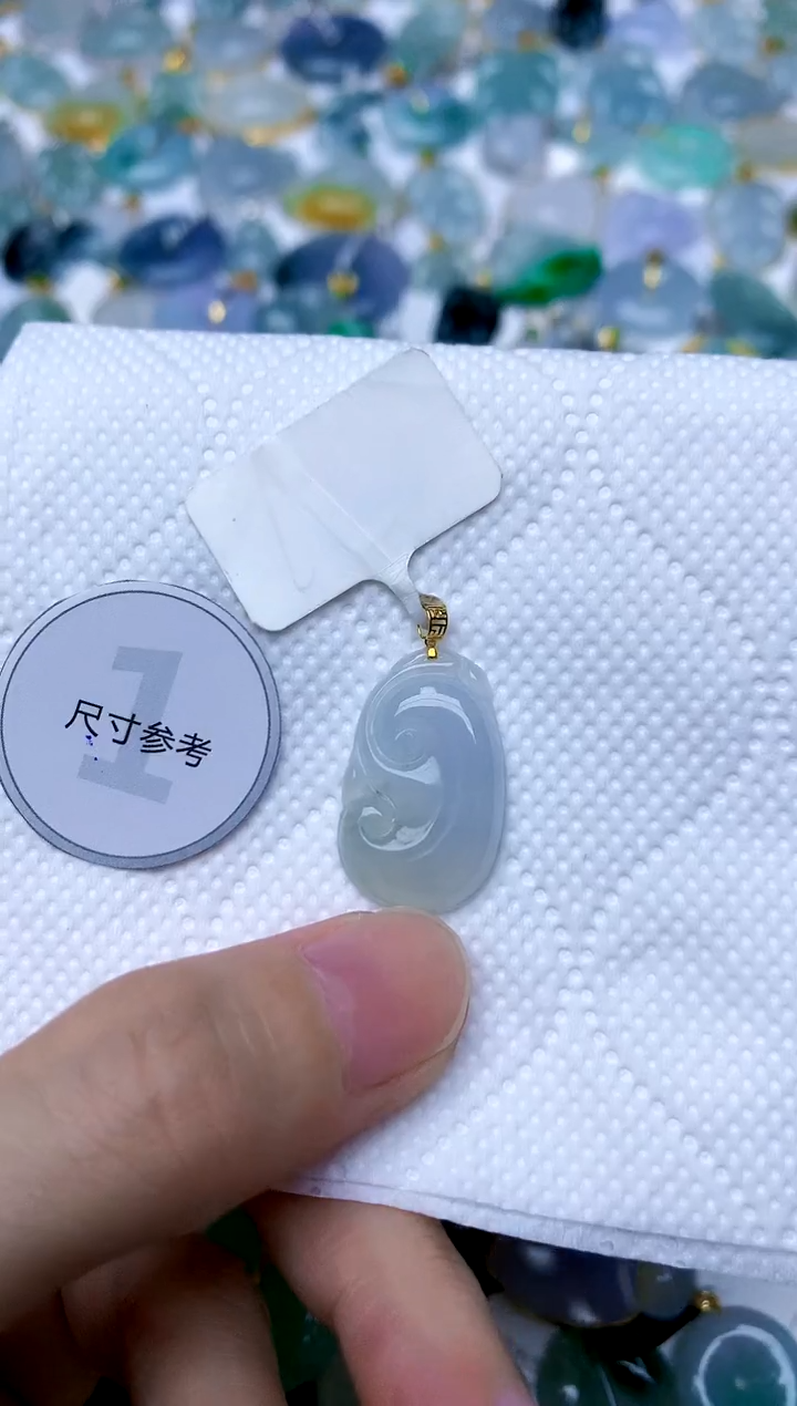 颈饰18K金镶嵌翡翠天然A货翡翠
