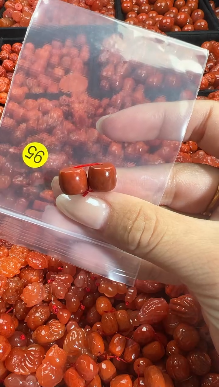 颈饰未镶嵌南红玛瑙1