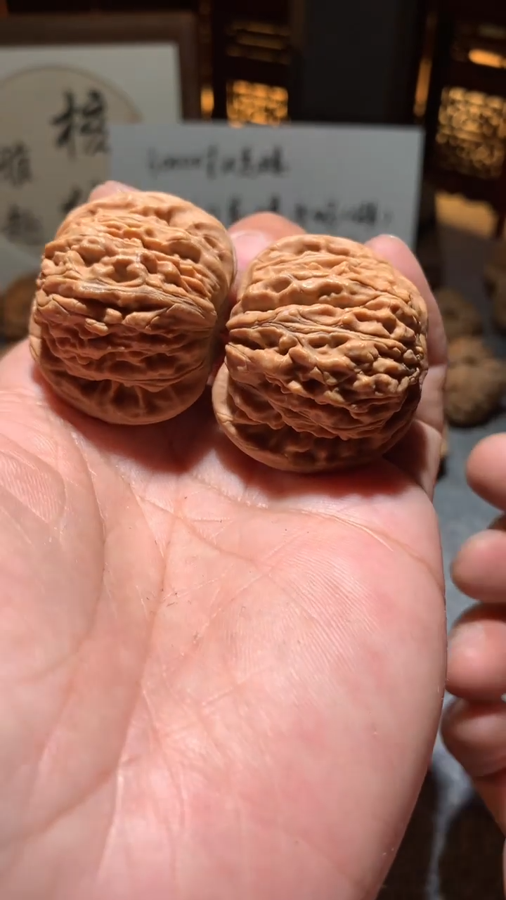 文玩核桃把件【核缘雅趣】37左右汉高楼，同尺寸随机发