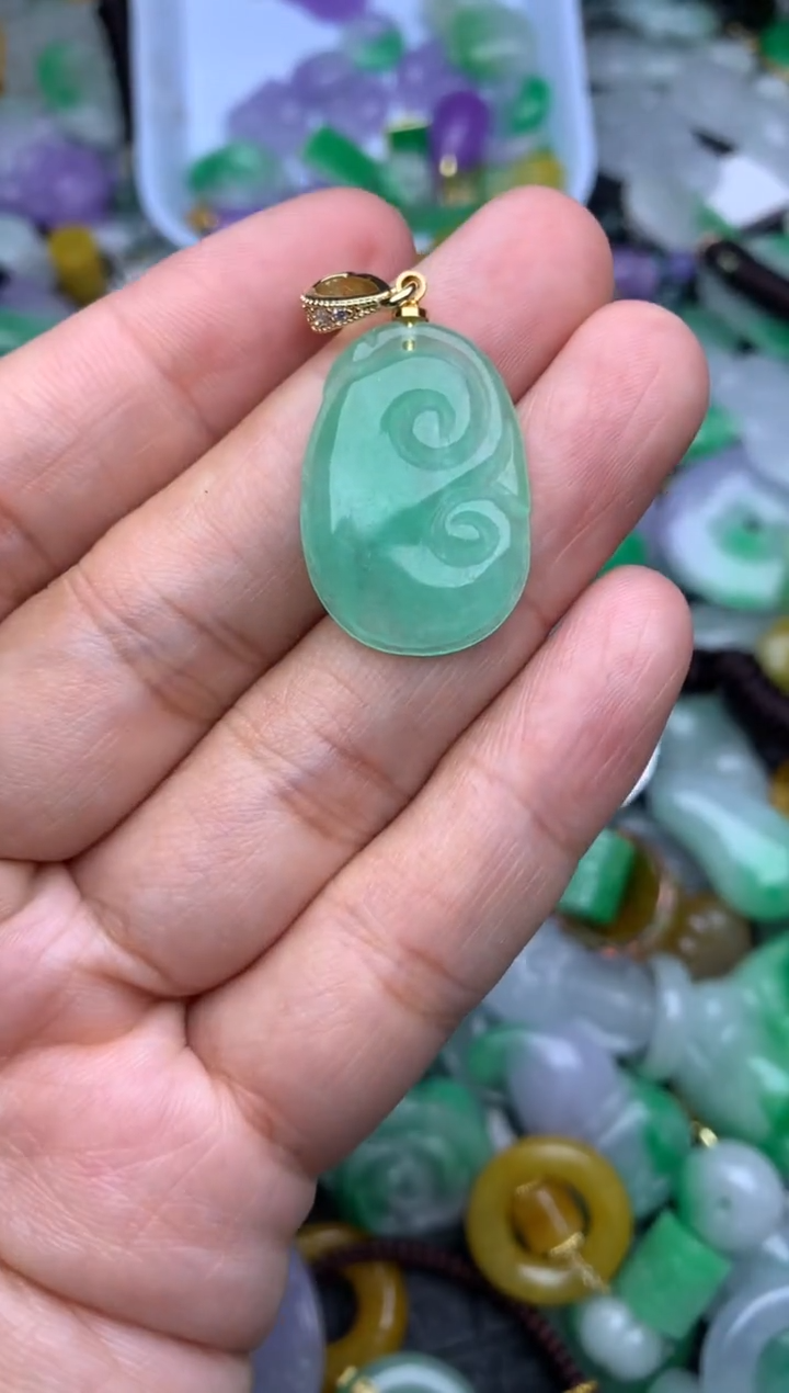 颈饰未镶嵌翡翠天然缅甸翡翠吊坠