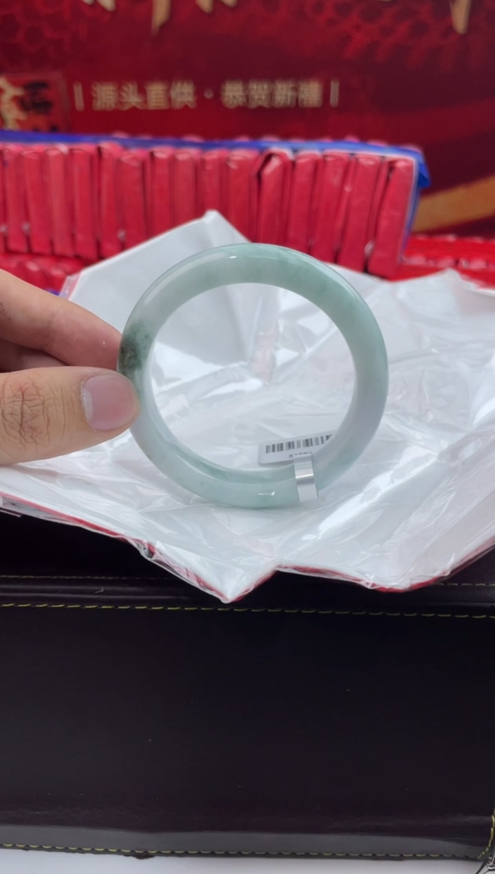 【闪购商品】翡翠手镯未镶嵌17翡翠手镯（微瑕）