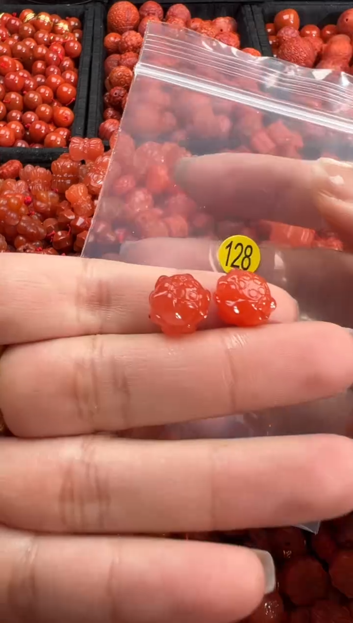 南红玛瑙未镶嵌颈饰1