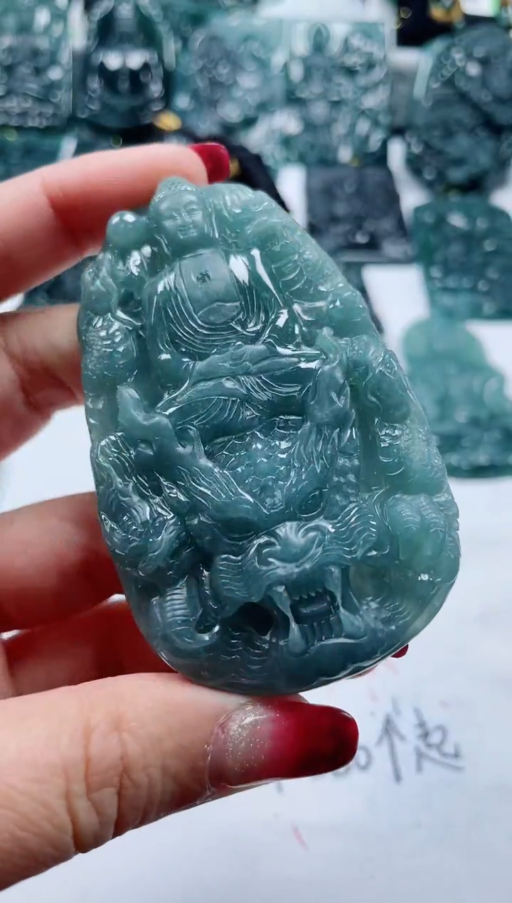 【闪购商品】翡翠颈饰未镶嵌            