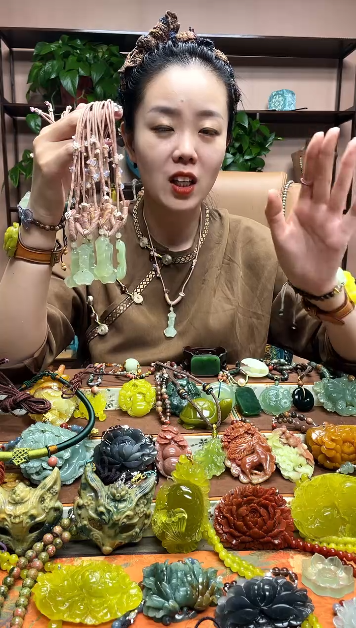 未镶嵌岫玉颈饰多样性发货发其中之一