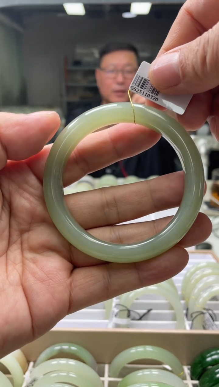 【闪购商品】和田玉手镯未镶嵌编码 0320圈口60-61