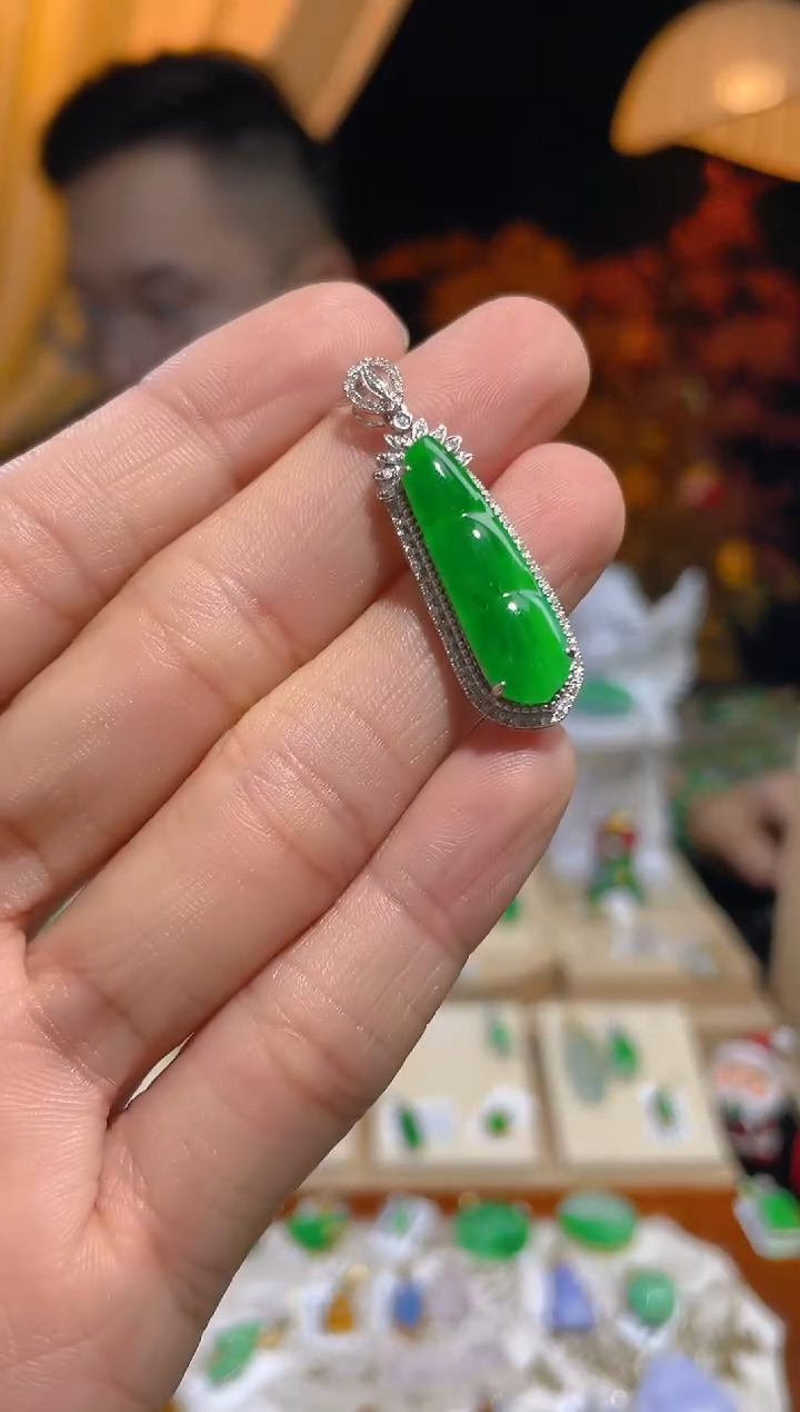 【闪购商品】翡翠颈饰18K金镶嵌假一赔三