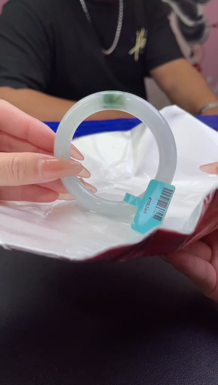 【闪购商品】翡翠手镯（圆镯）未镶嵌翡翠手镯2