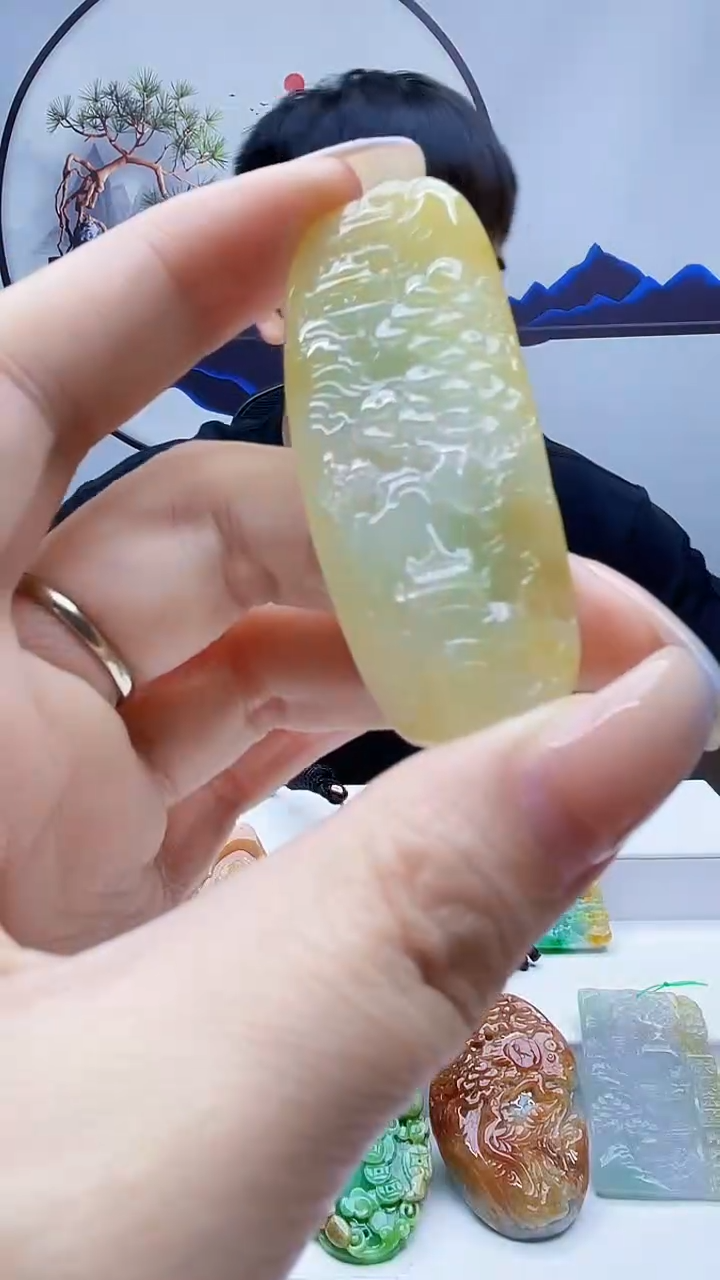 未镶嵌定制翡翠毛货挂件68