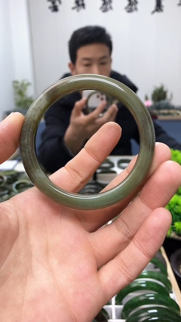 【闪购商品】和田玉手镯未镶嵌60
