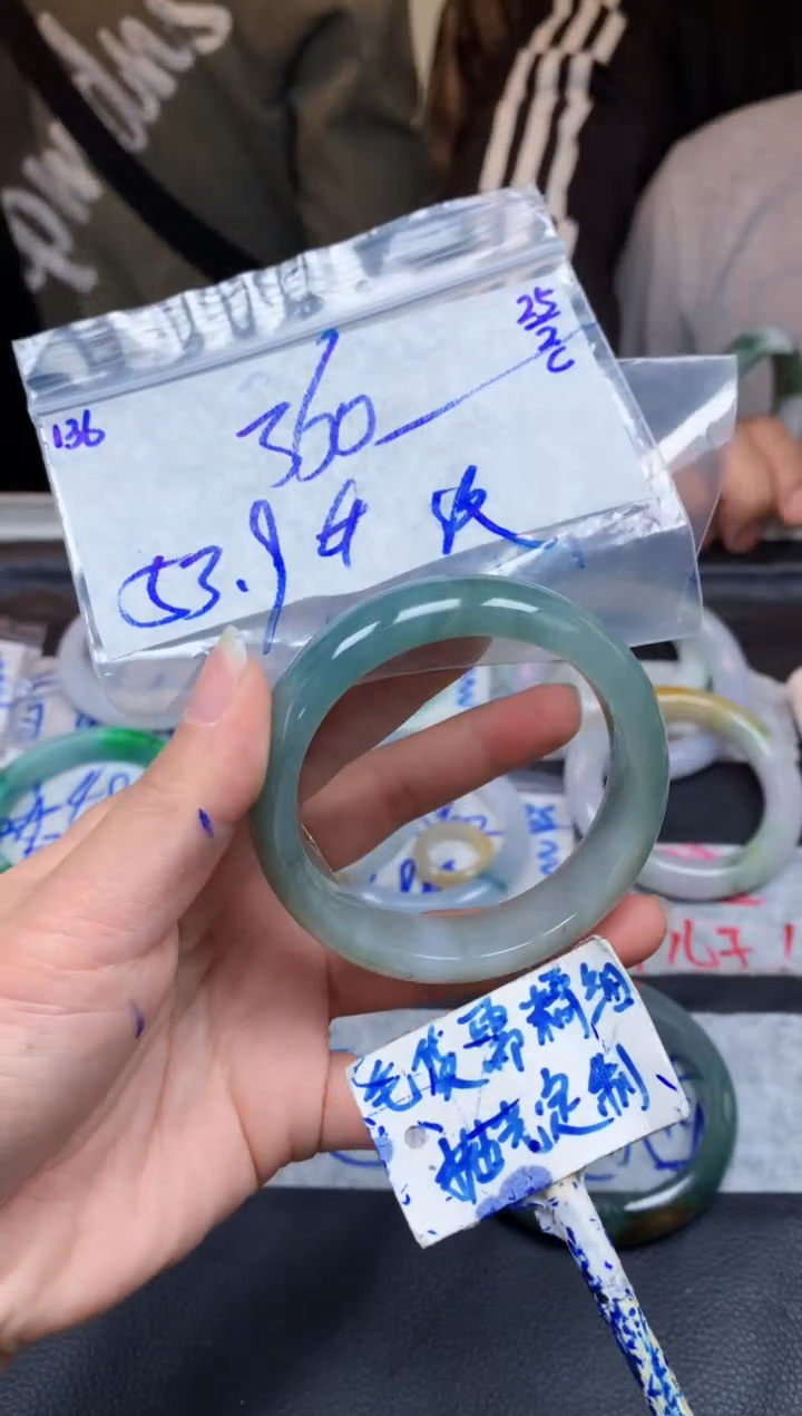 【闪购商品】定制翡翠未镶嵌136毛货需精细抛光手镯多样性拍一发一