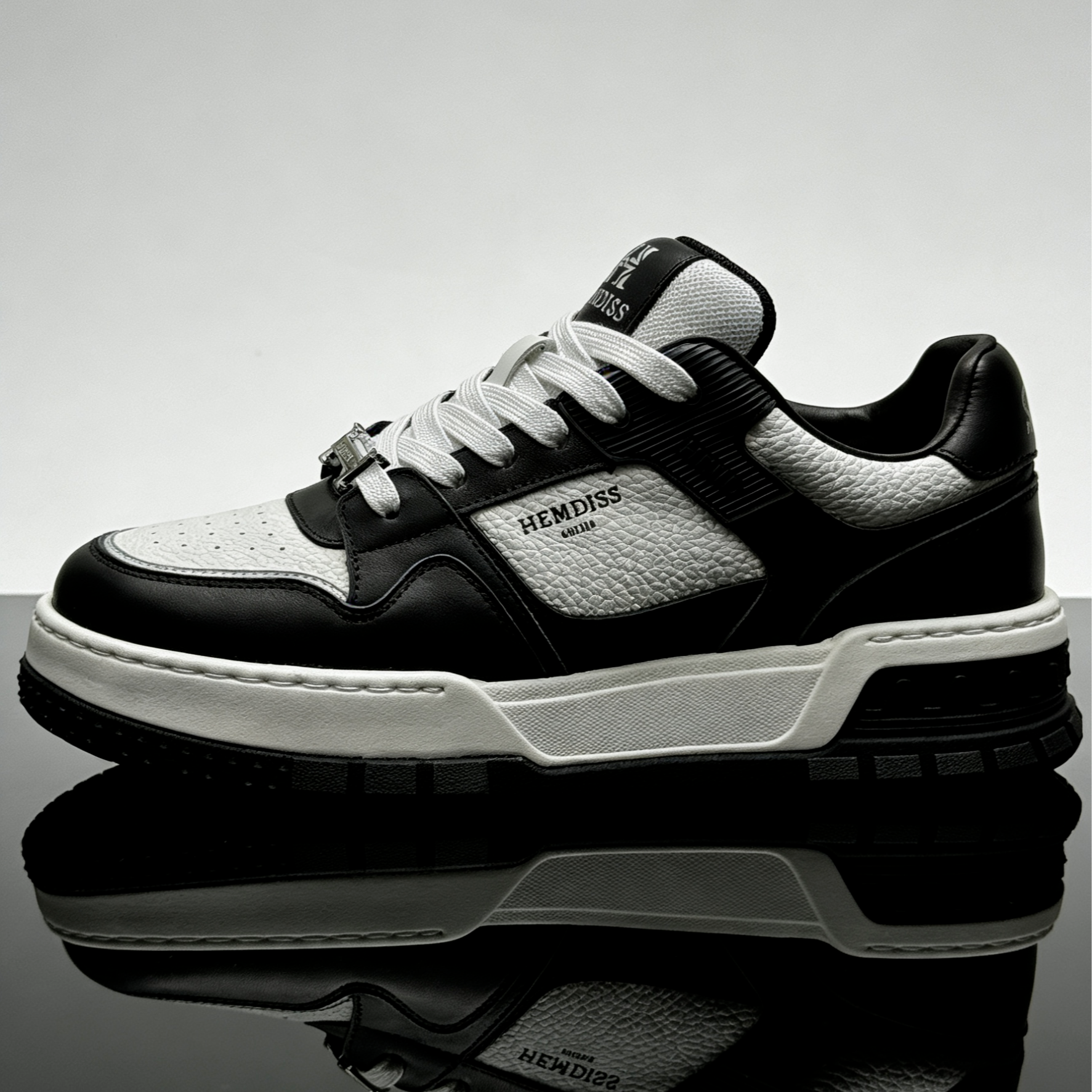 HEMDISS/爱马法蒂斯系带板鞋低帮秋冬休闲板鞋复古防臭抗冲击黑白