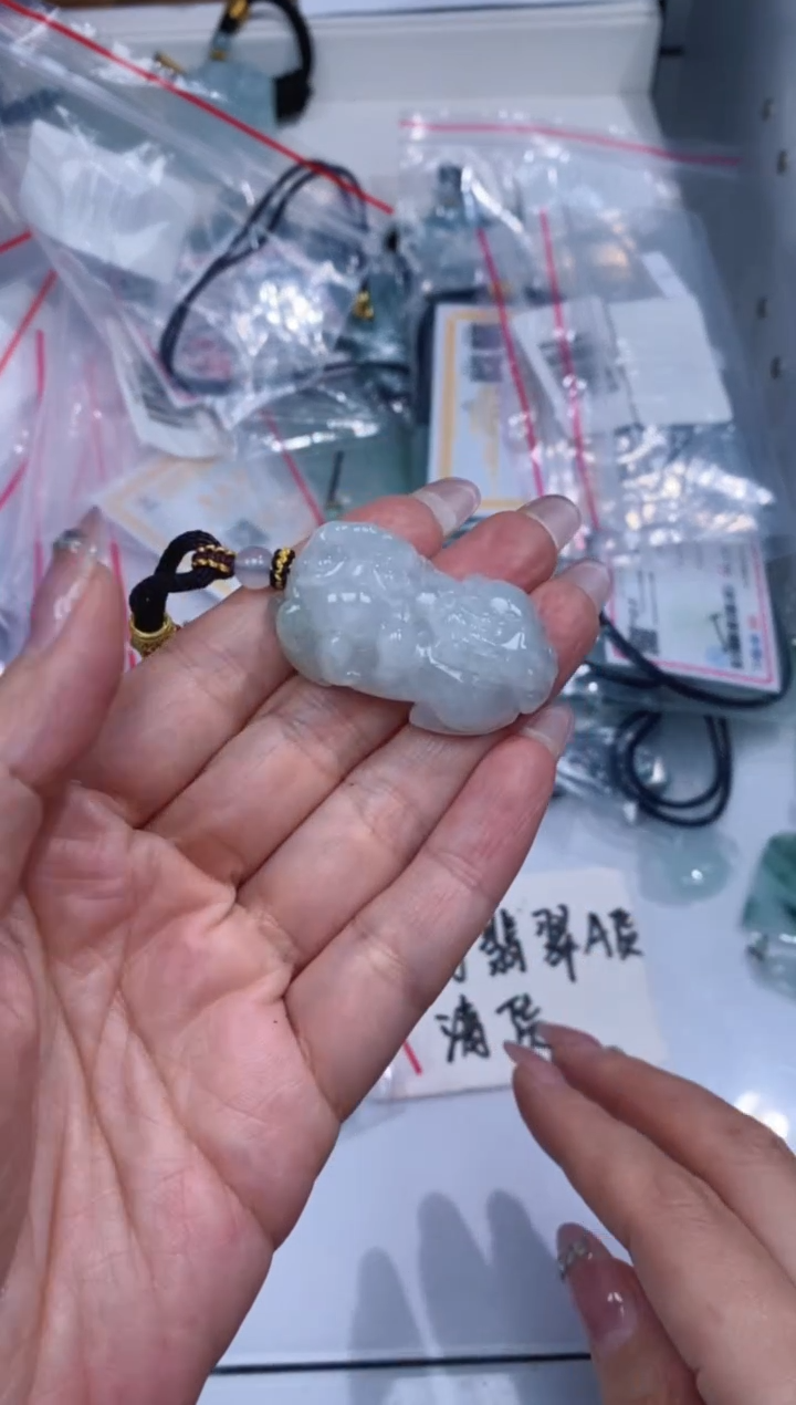 颈饰未镶嵌翡翠吊坠