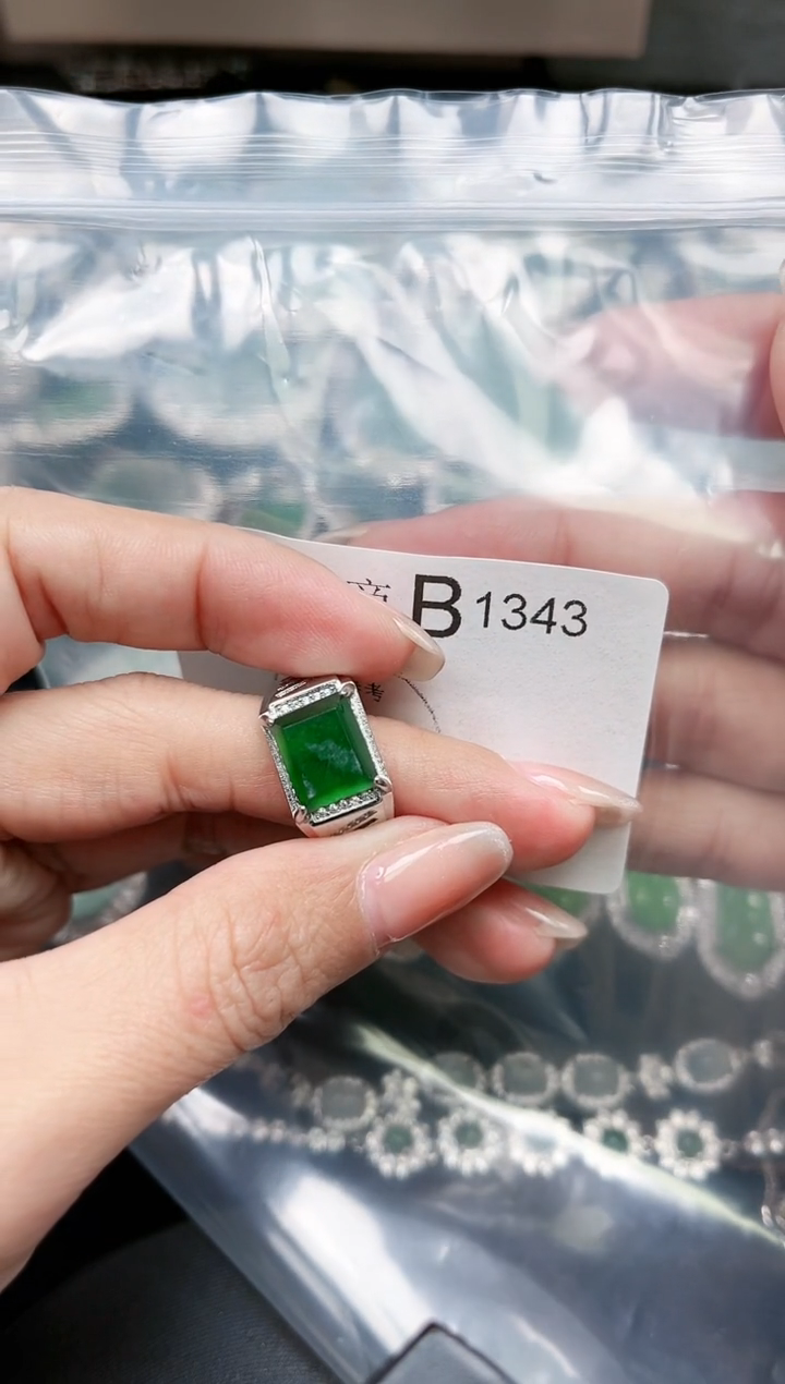 【闪购商品】翡翠颈饰未镶嵌1343赠皮绳